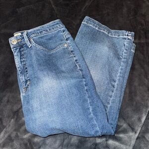 Women’s Jeanstar Capri Jeans